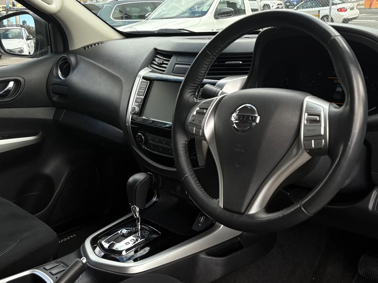 2020 Nissan Navara Gallery Image 12