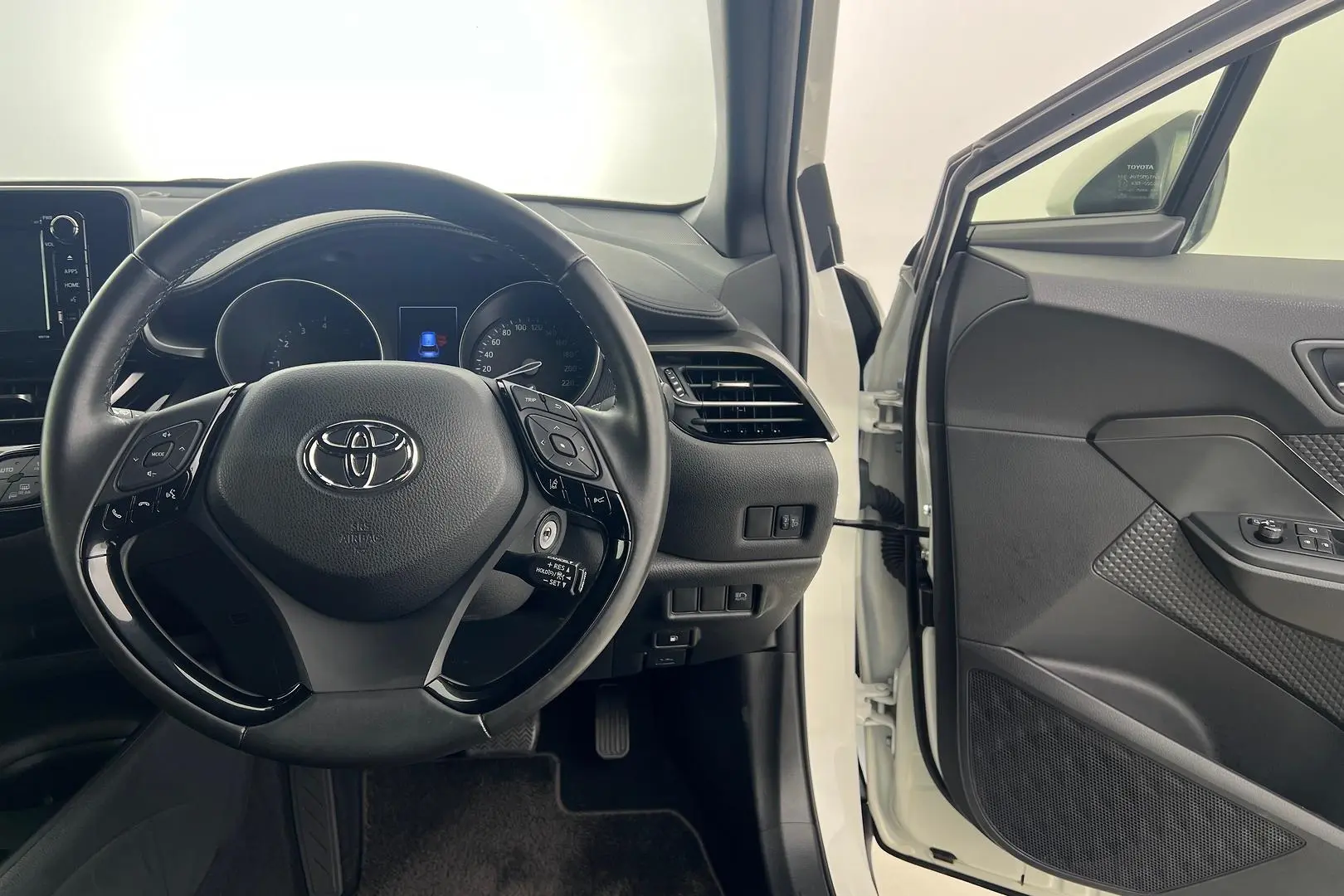 2019 Toyota C-HR Gallery Image 15