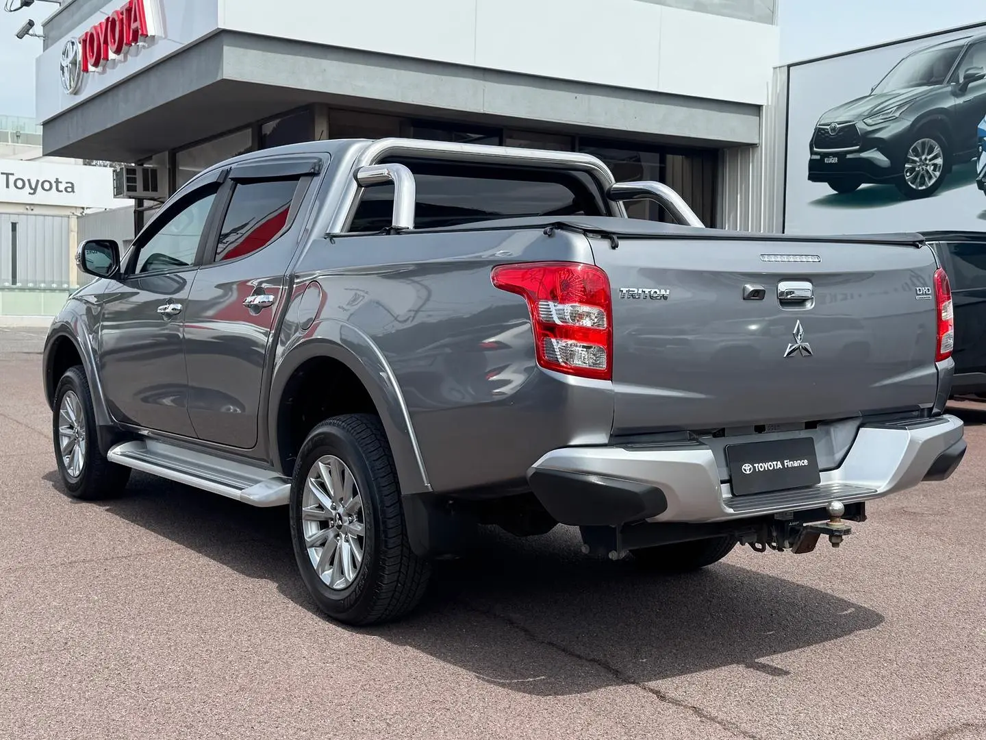 2017 Mitsubishi Triton Gallery Image 7