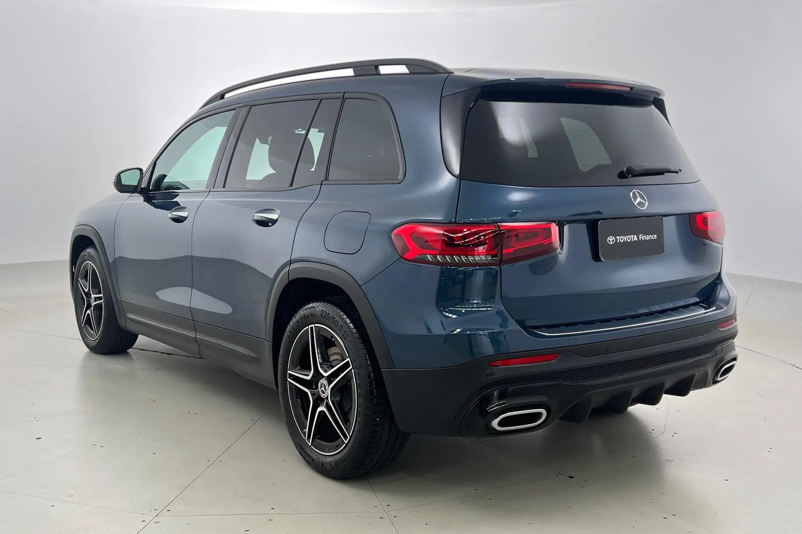 2021 Mercedes-Benz GLB-Class Gallery Image 7