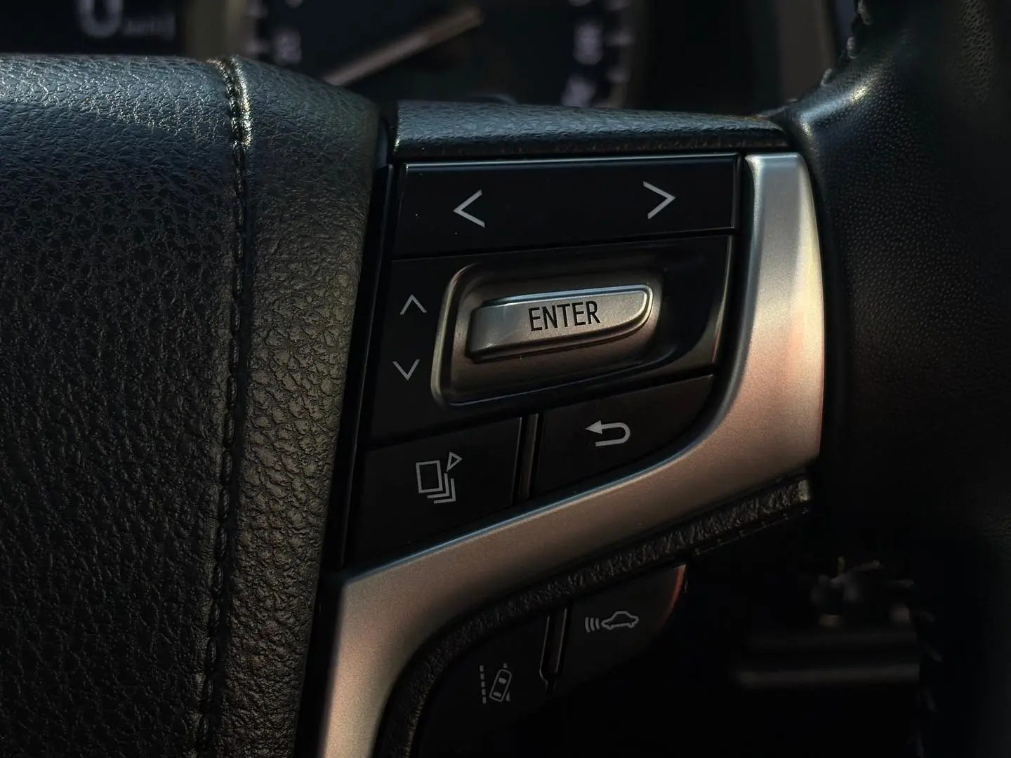 2022 Toyota Landcruiser Prado Gallery Image 25