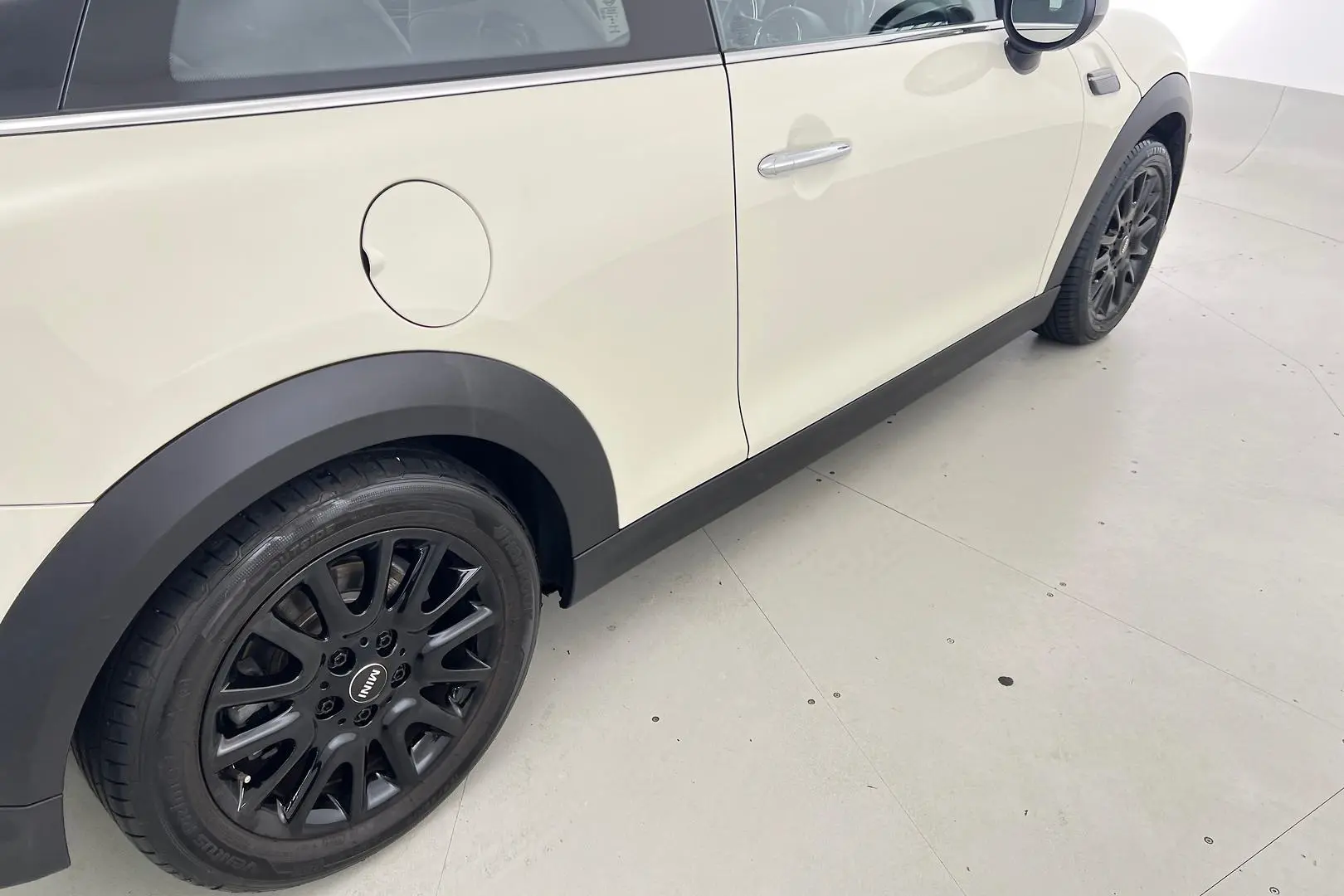 2021 MINI Hatch Gallery Image 9