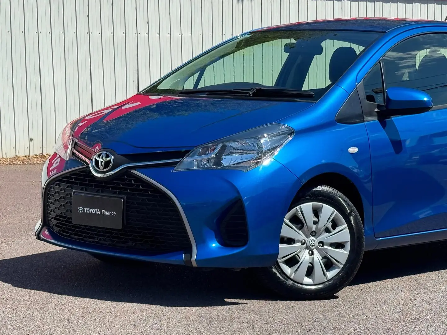 2015 Toyota Yaris Gallery Image 11