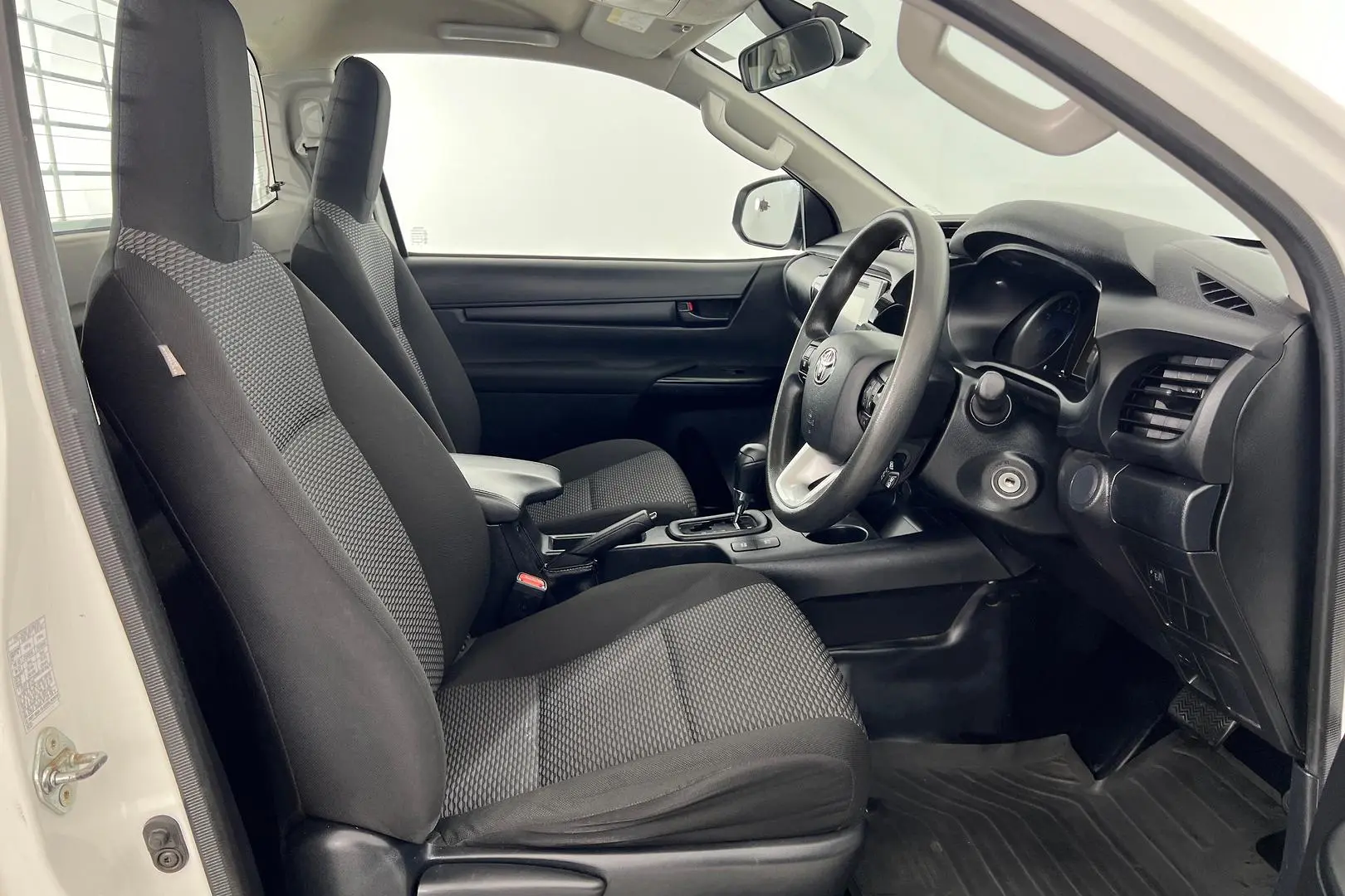 2020 Toyota Hilux Gallery Image 15