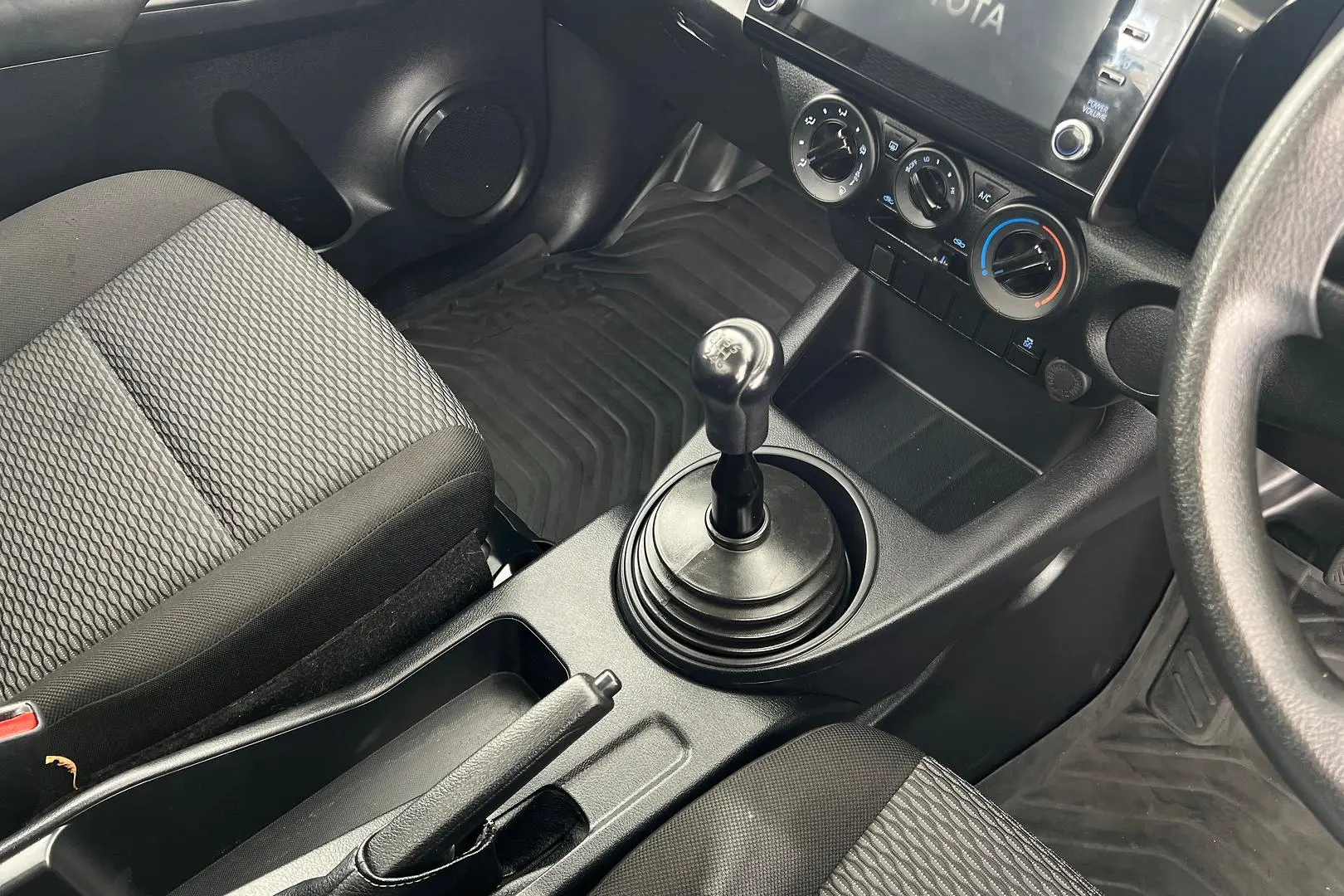2022 Toyota Hilux Gallery Image 15
