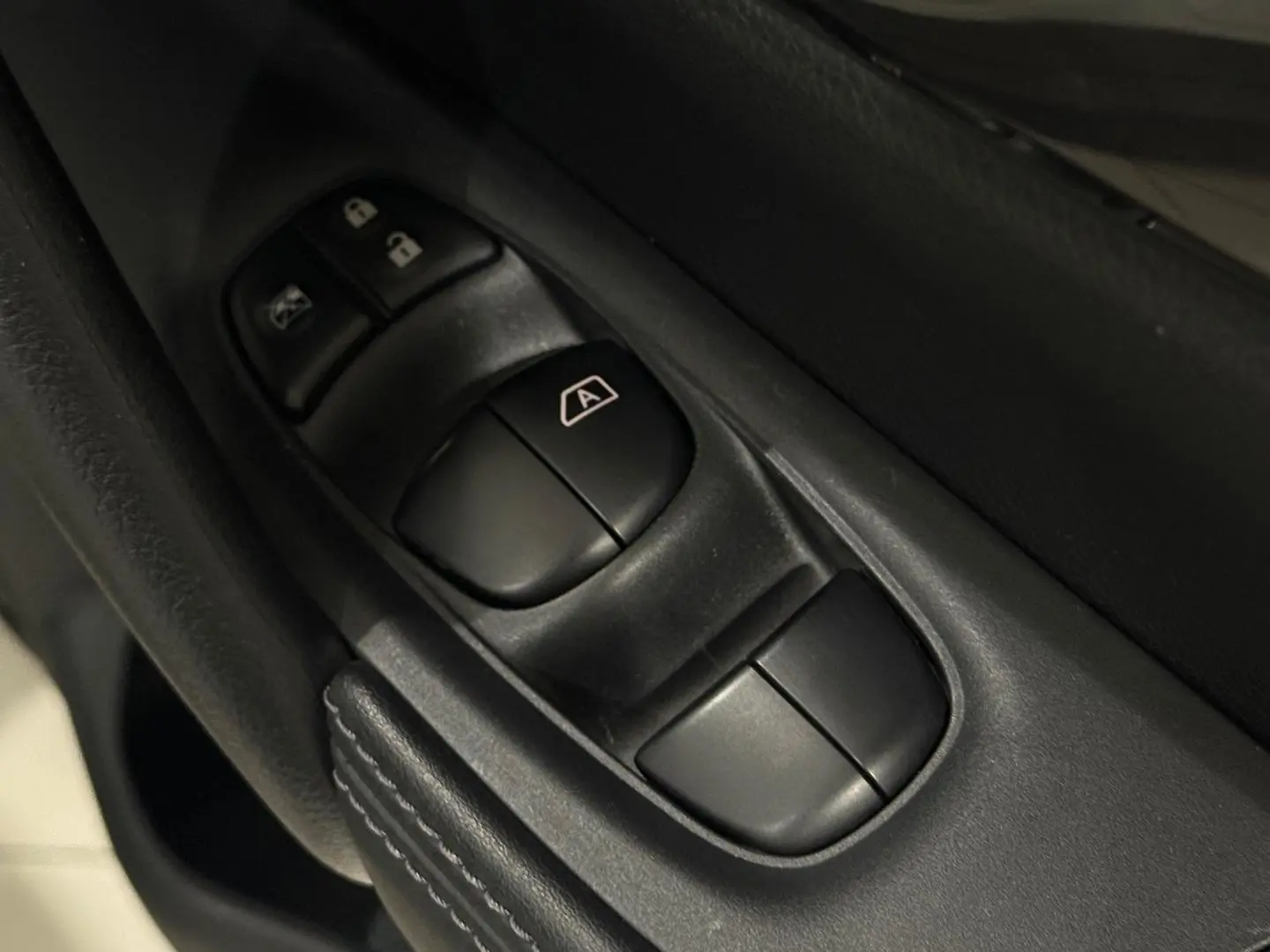 2020 Nissan X-TRAIL Gallery Image 15
