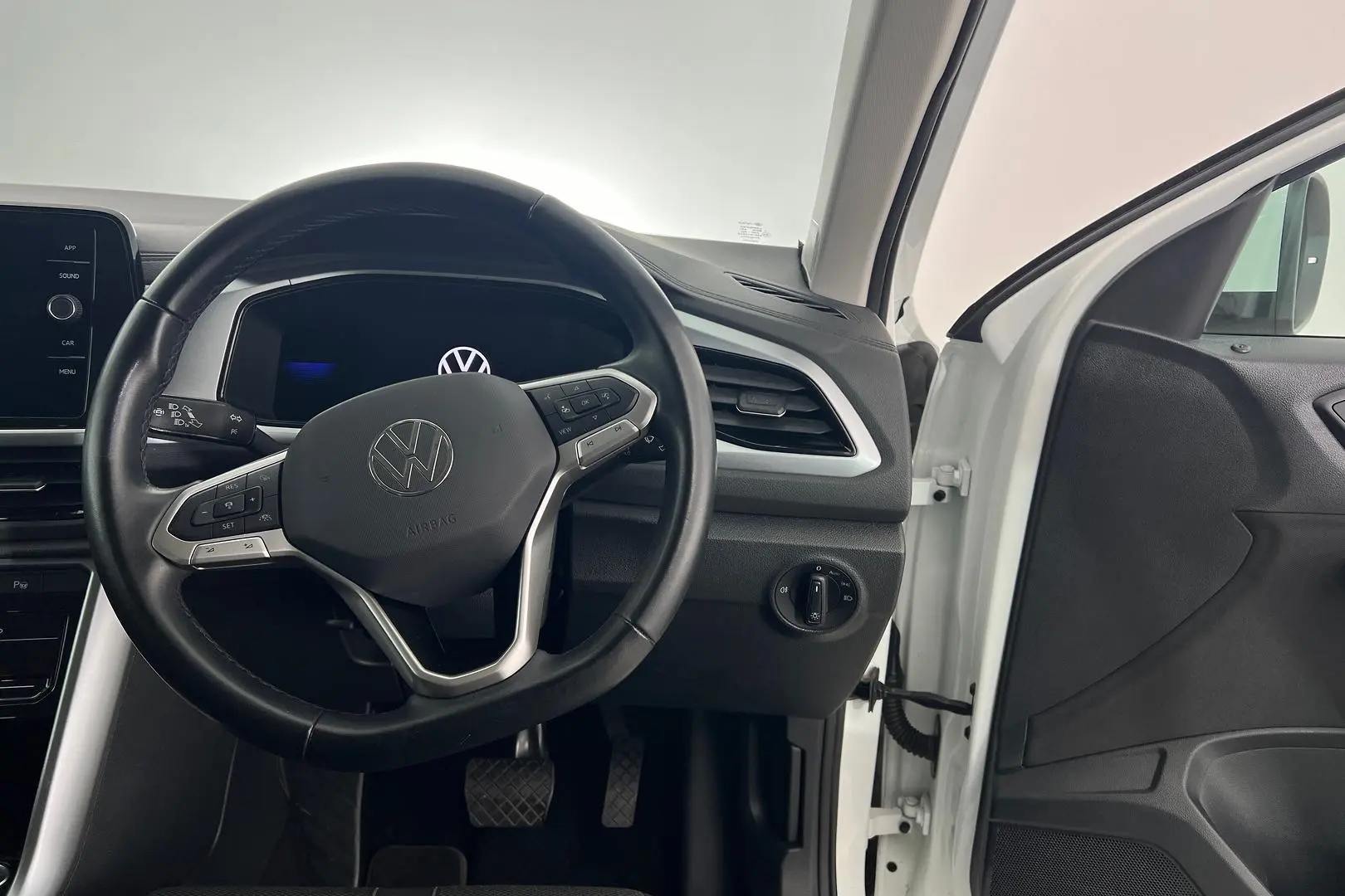 2023 Volkswagen T-Roc Gallery Image 15