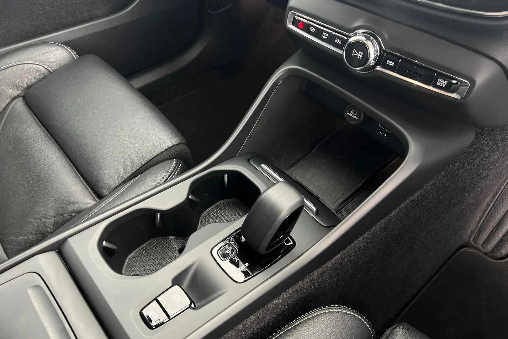2022 Volvo XC40 Gallery Image 15
