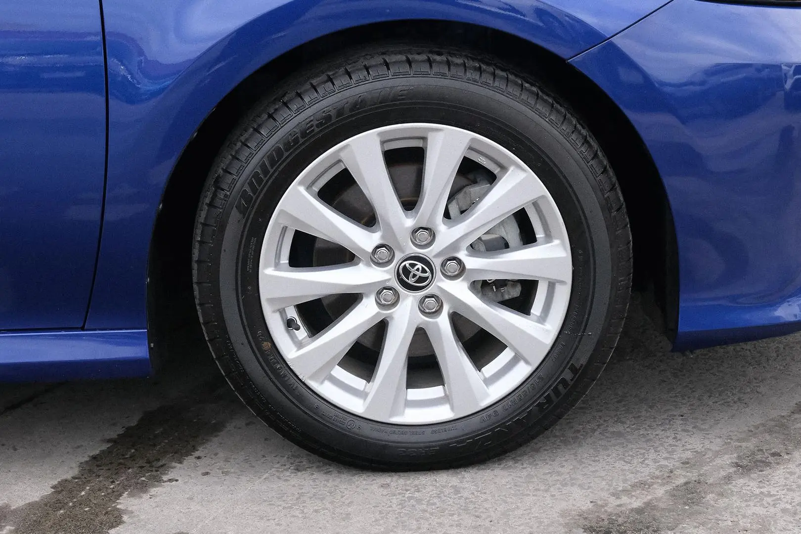 2019 Toyota Camry Gallery Image 6