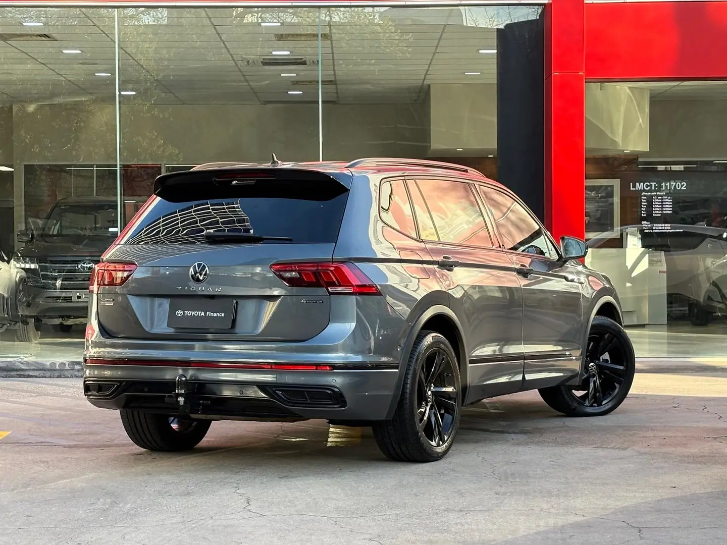 2023 Volkswagen Tiguan Gallery Image 9