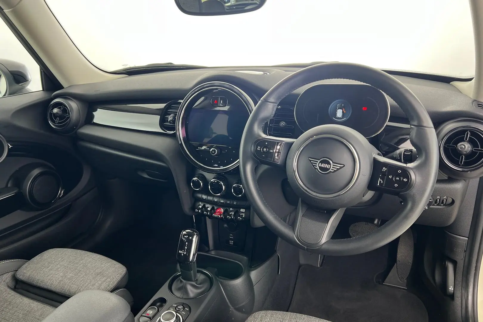 2021 MINI Hatch Gallery Image 12