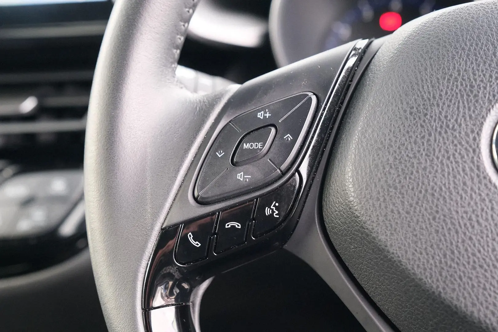 2023 Toyota C-HR Gallery Image 15