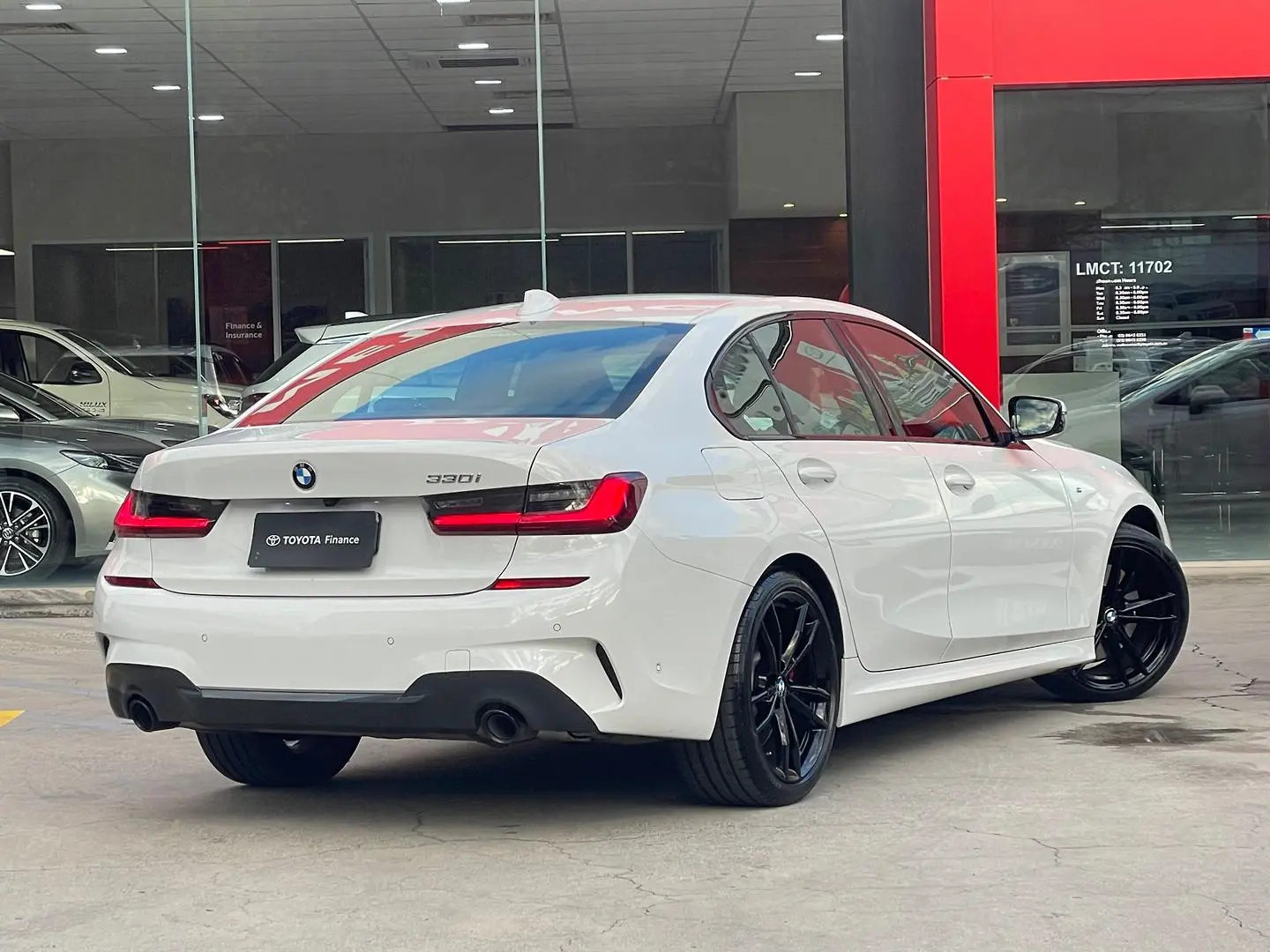 2022 BMW 3 Series Gallery Image 11