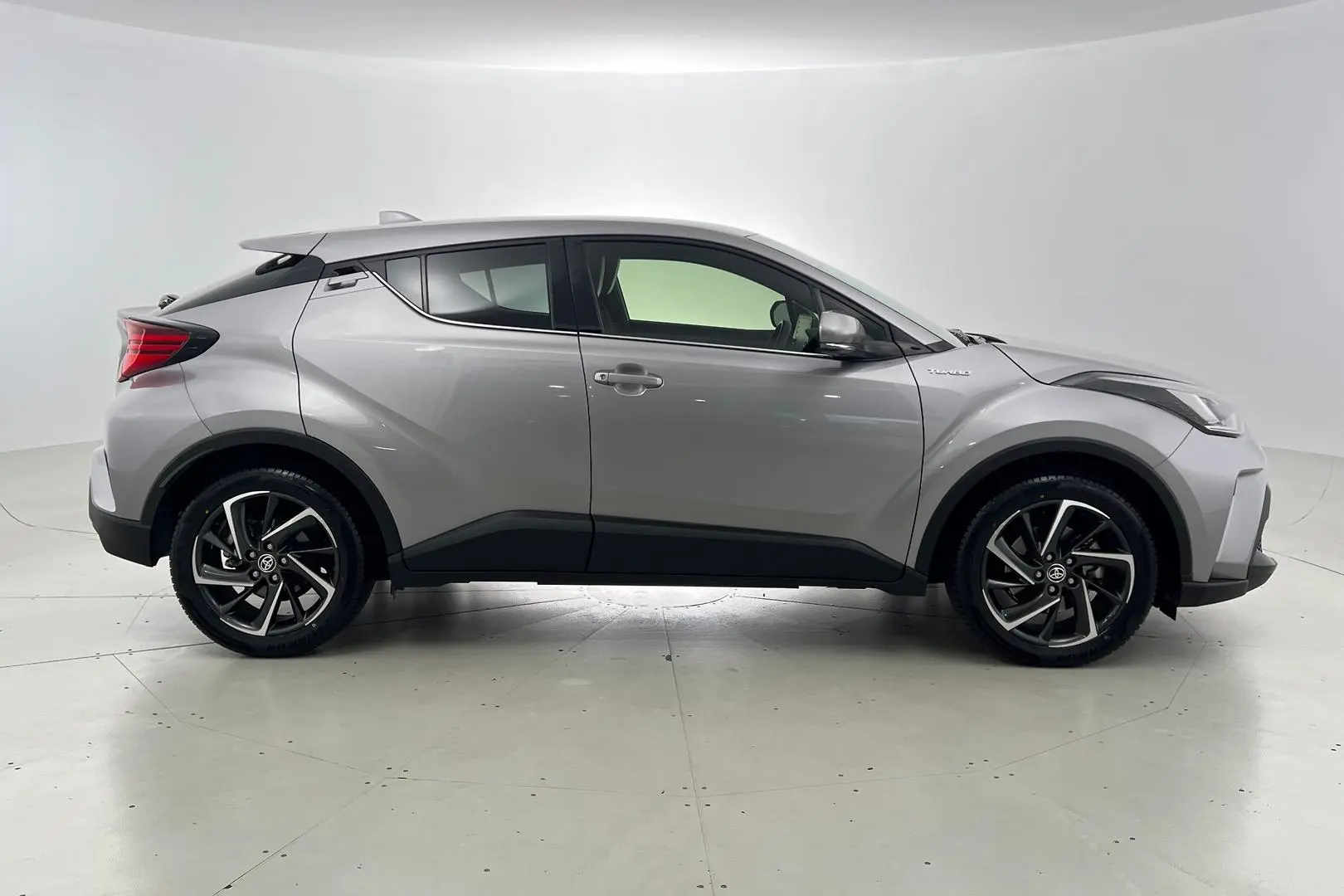 2023 Toyota C-HR Gallery Image 3