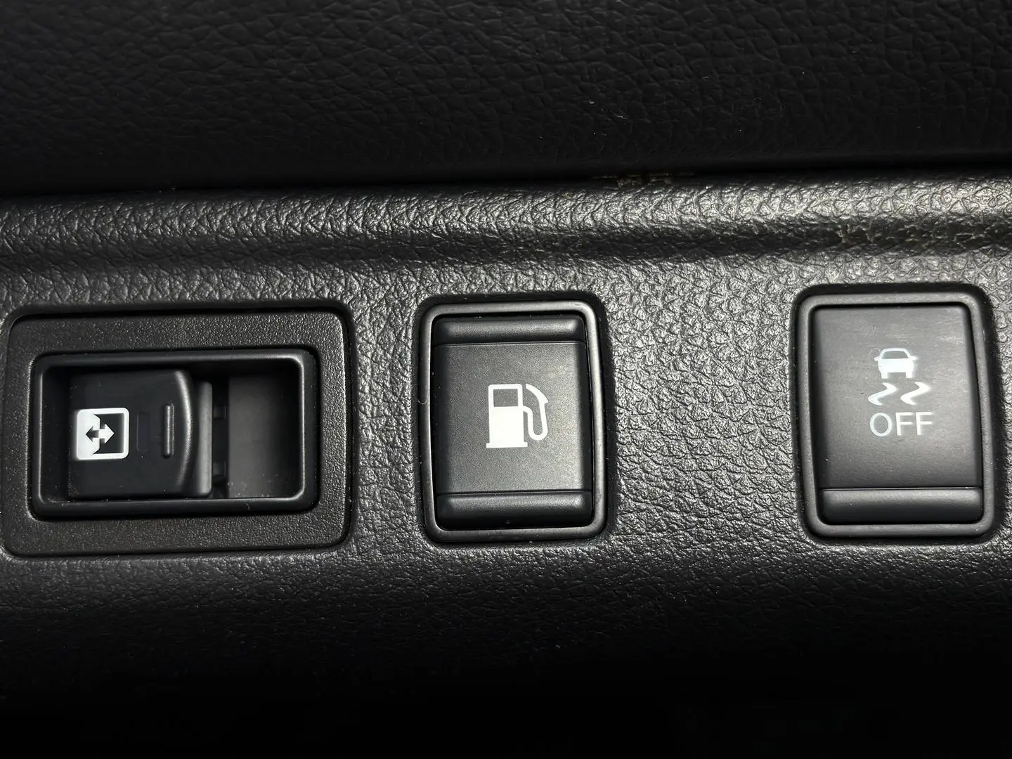 2020 Nissan Navara Gallery Image 21