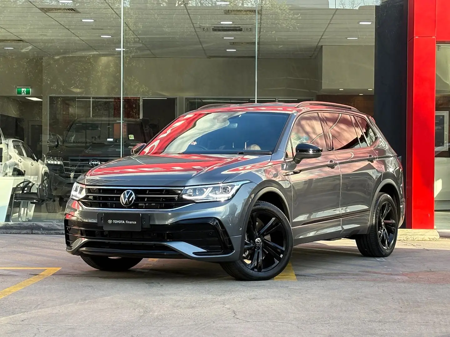 2023 Volkswagen Tiguan Gallery Image 4