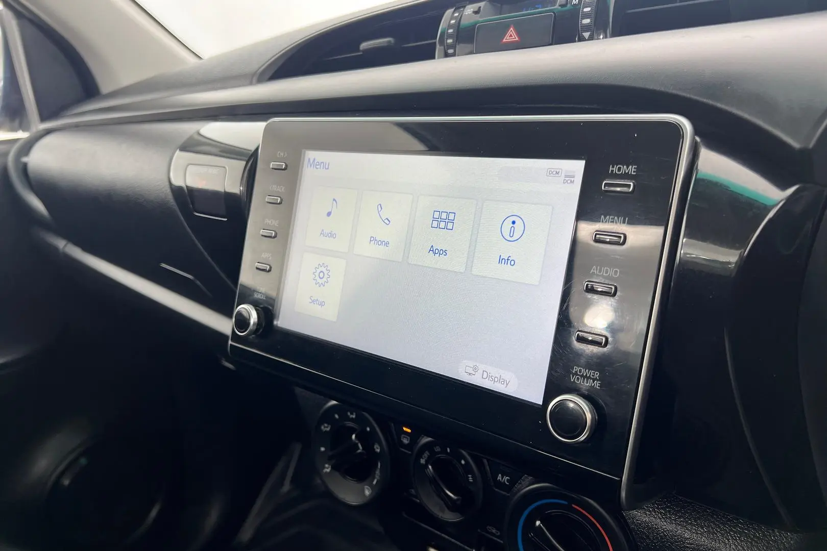2022 Toyota Hilux Gallery Image 13