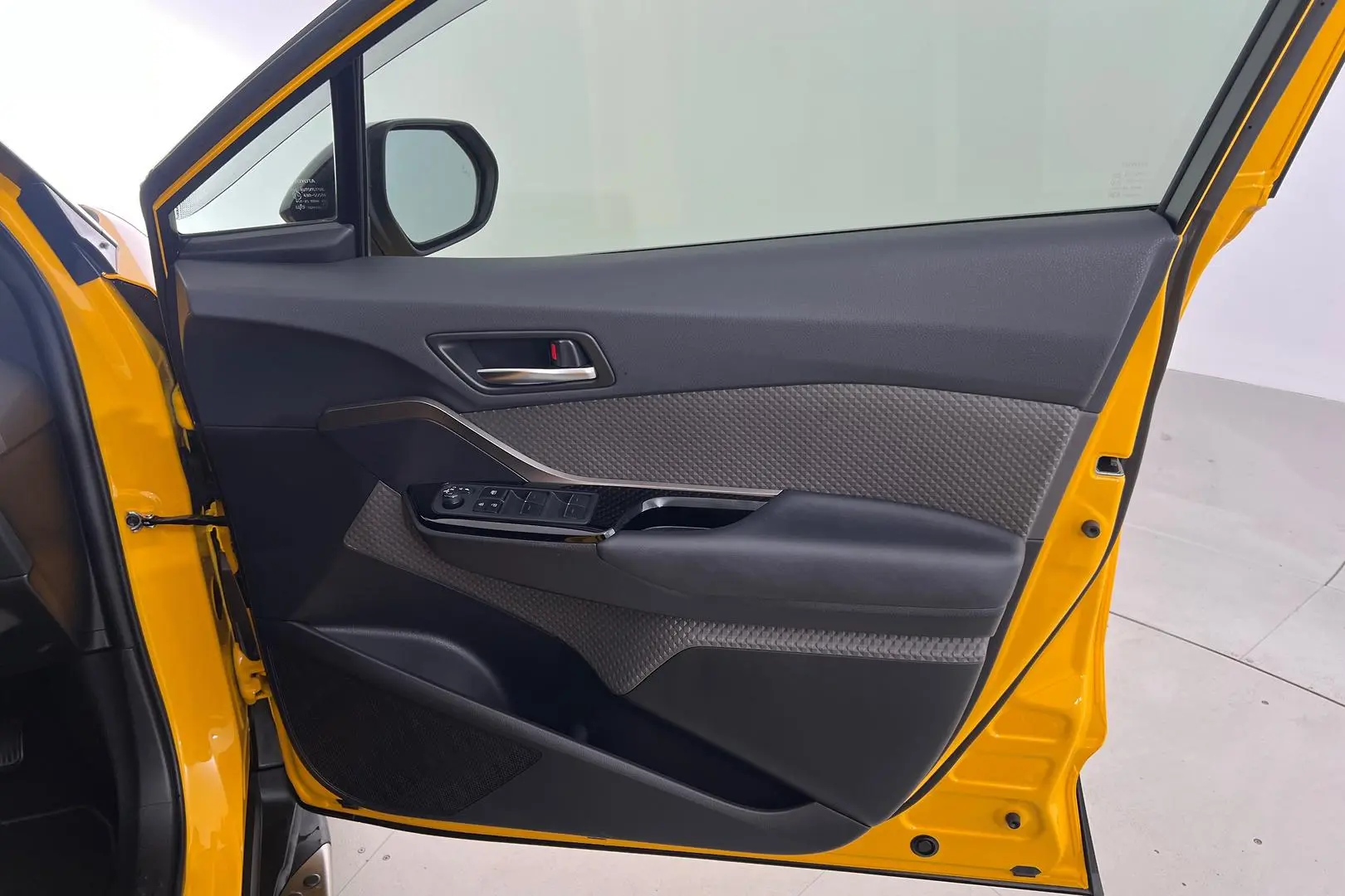 2021 Toyota C-HR Gallery Image 12