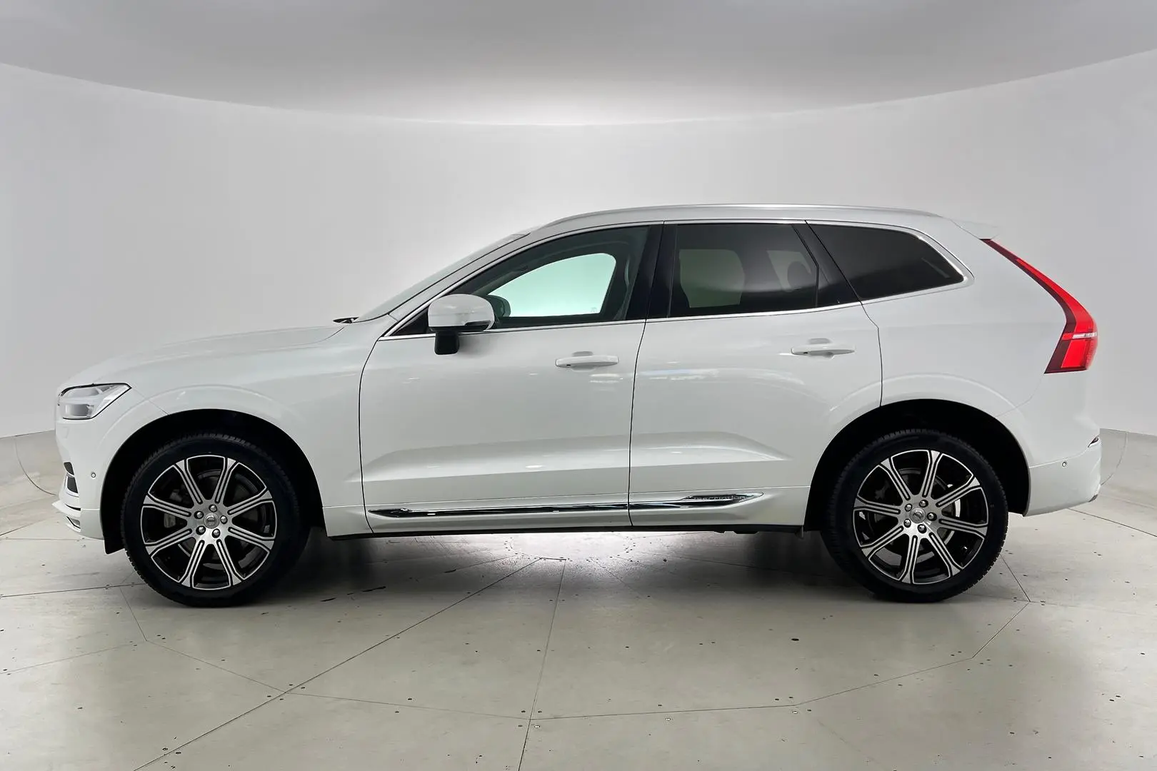 2019 Volvo XC60 Gallery Image 7