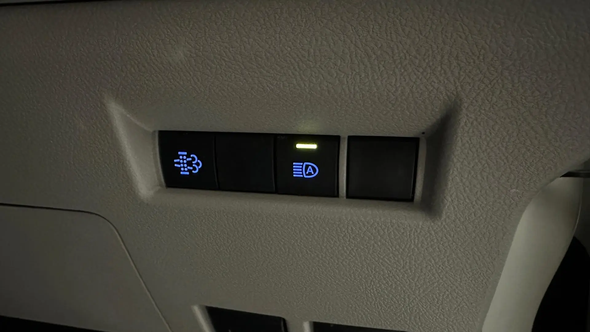 2021 Toyota Hiace Gallery Image 18