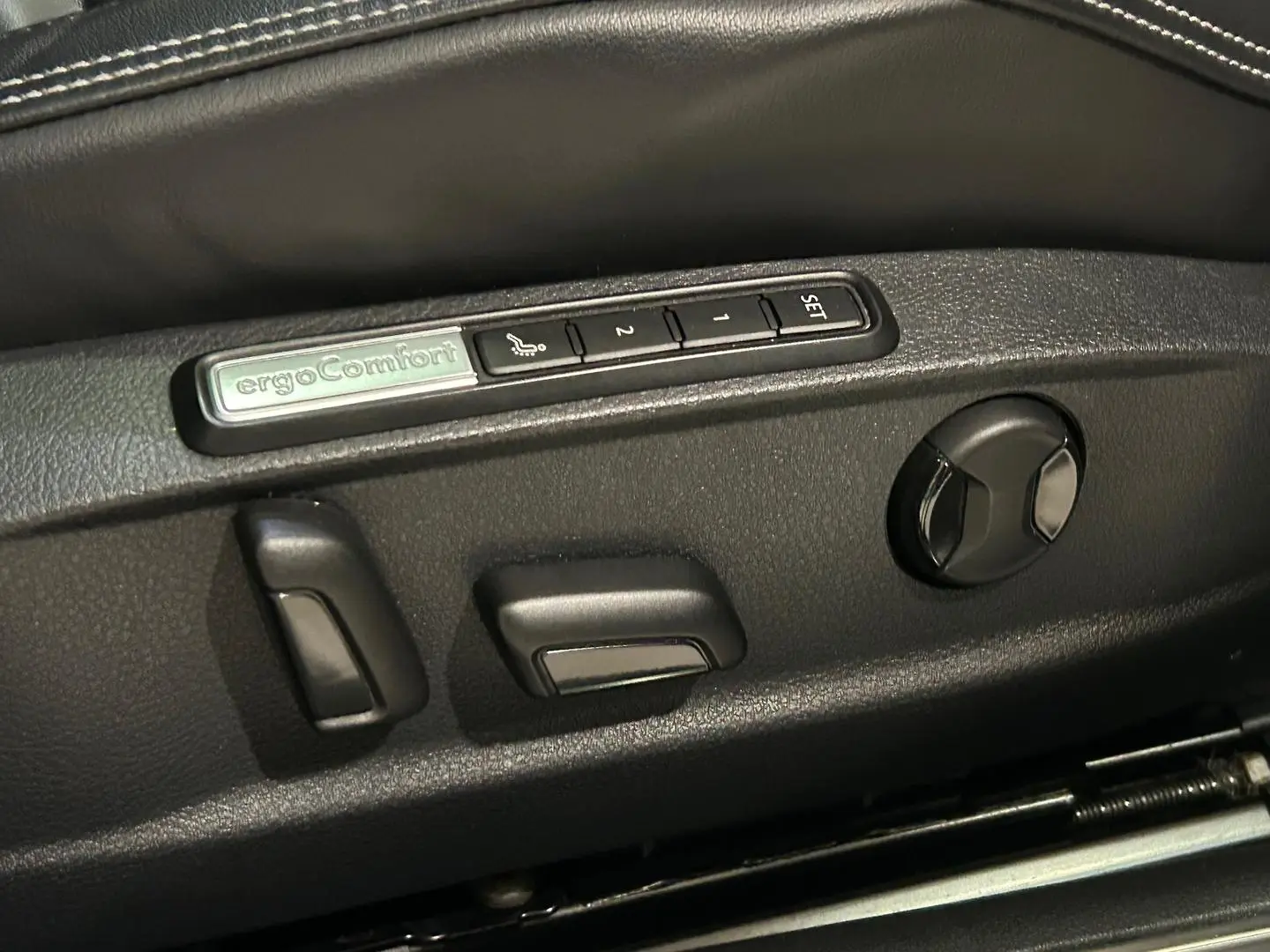 2018 Volkswagen Passat Gallery Image 25