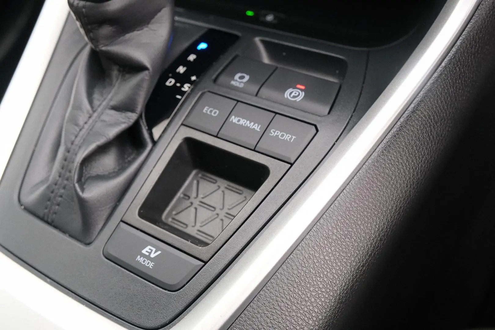 2024 Toyota RAV4 Gallery Image 18