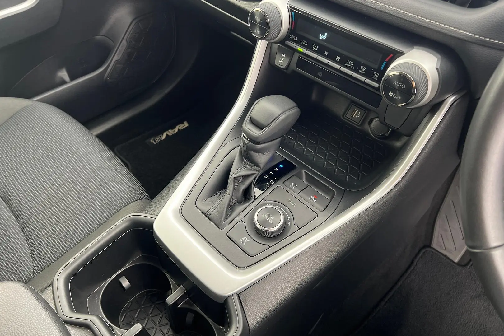 2024 Toyota RAV4 Gallery Image 22
