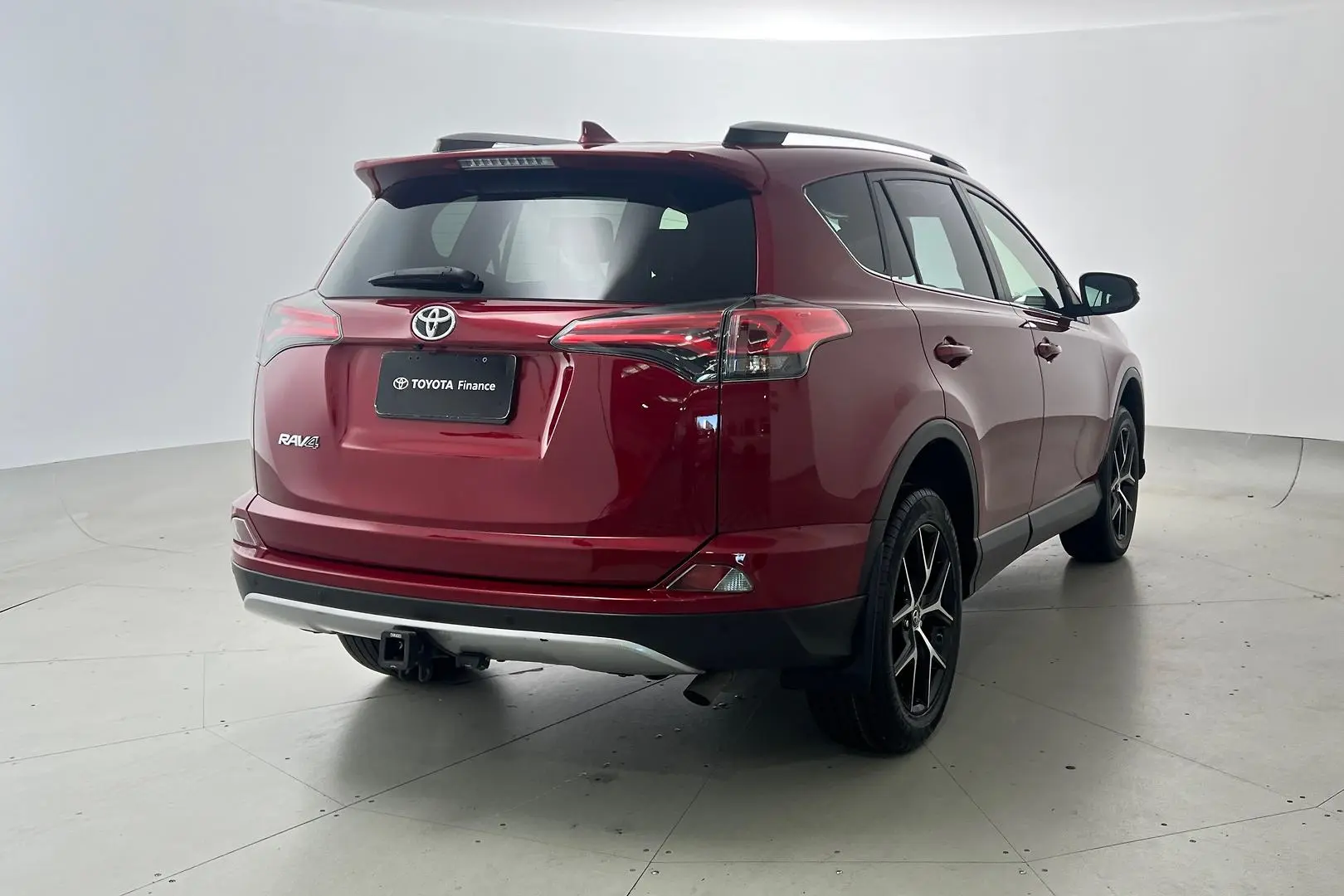2018 Toyota RAV4 Gallery Image 4