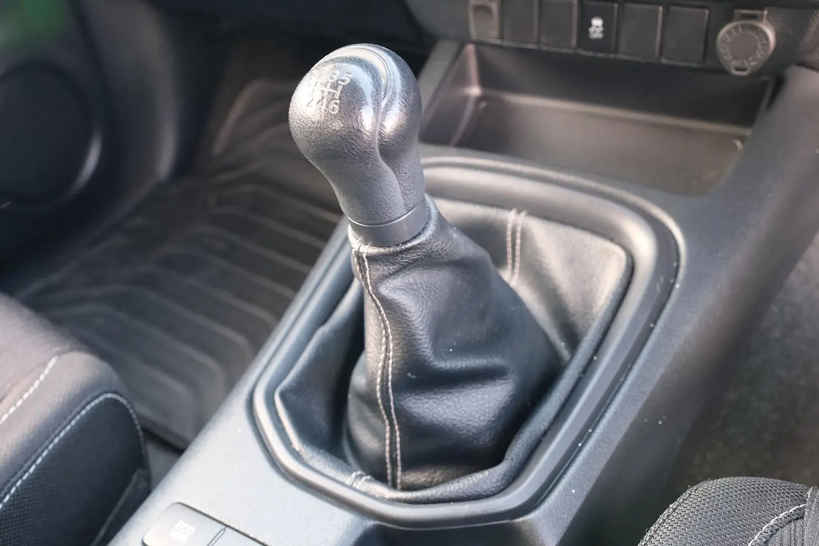 2017 Toyota Hilux Gallery Image 18