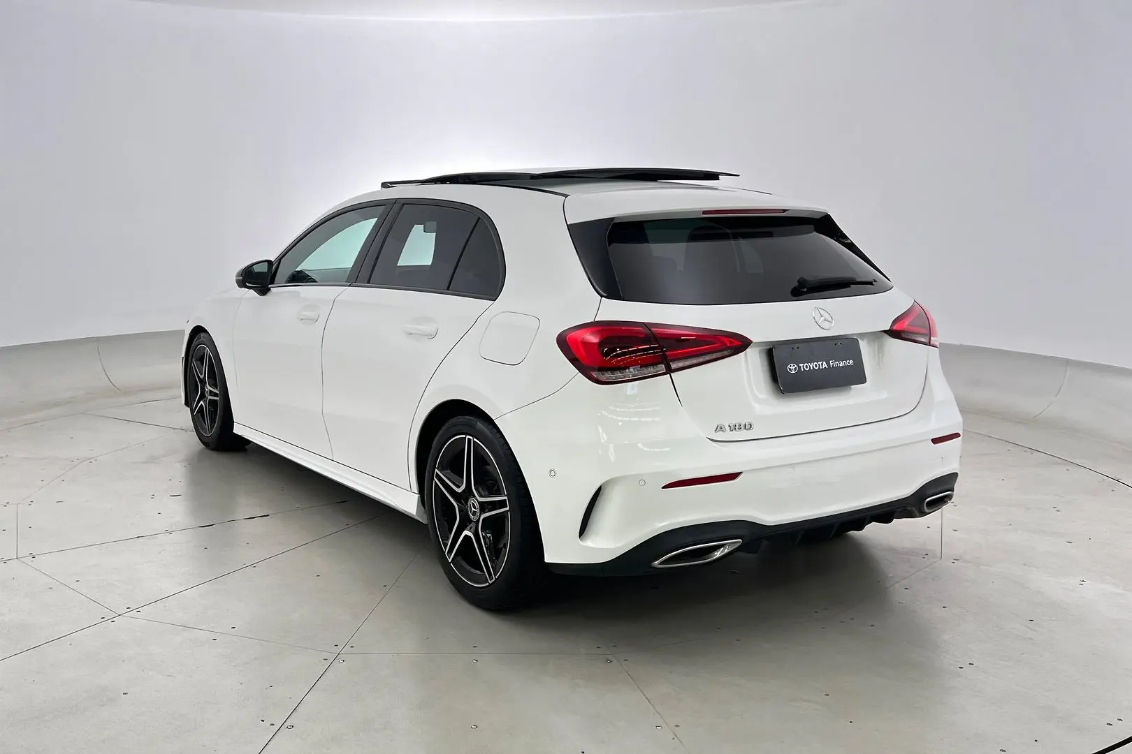 2019 Mercedes-Benz A-Class Gallery Image 2