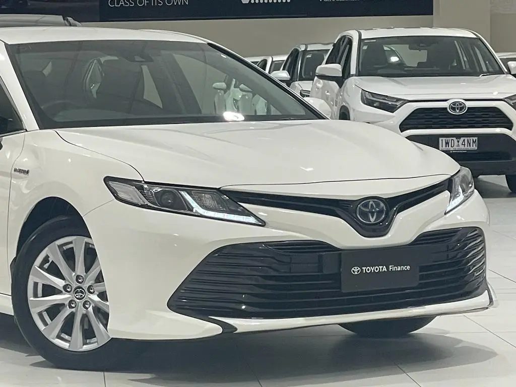 2020 Toyota Camry Gallery Image 3
