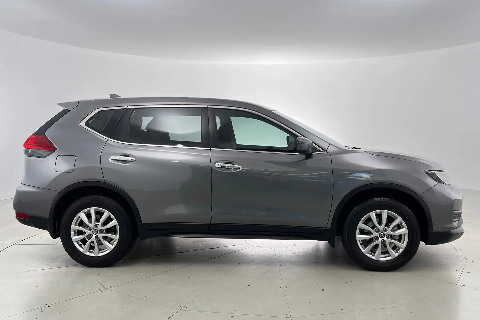 2021 Nissan X-TRAIL Gallery Image 3