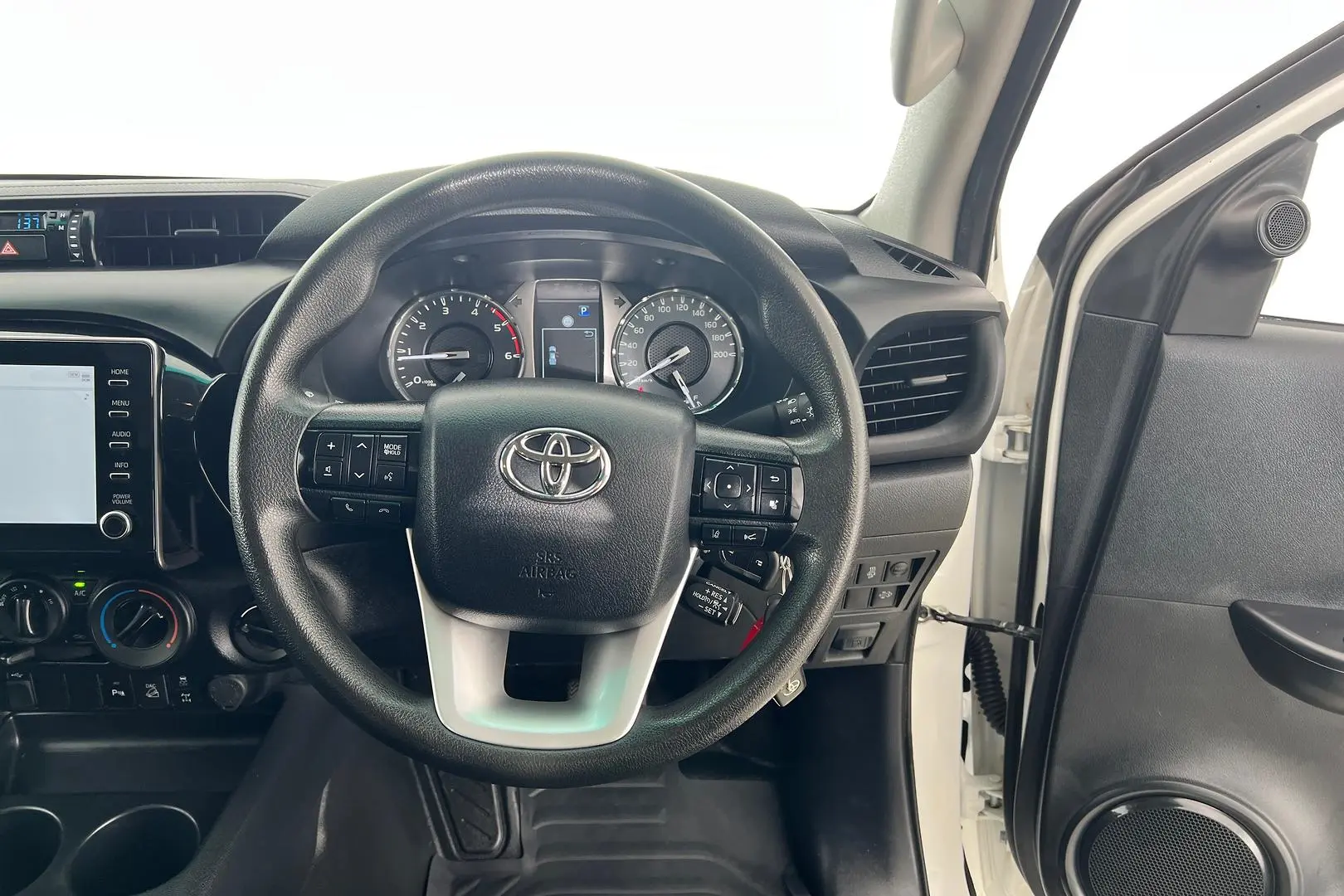 2022 Toyota Hilux Gallery Image 15