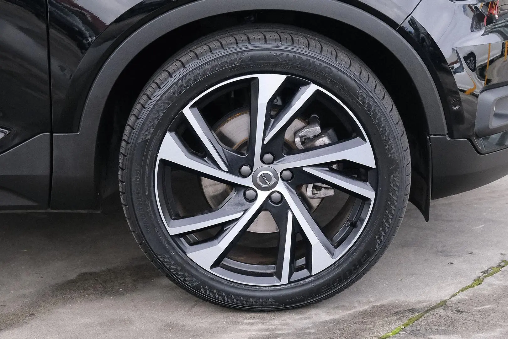 2020 Volvo XC40 Gallery Image 6
