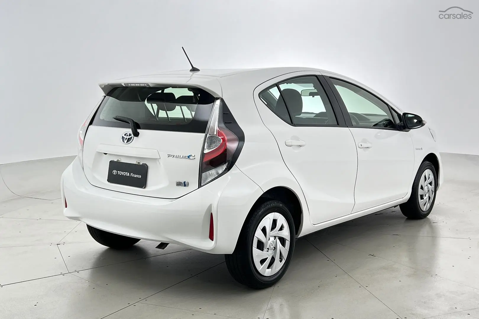 2020 Toyota Prius C Image 8