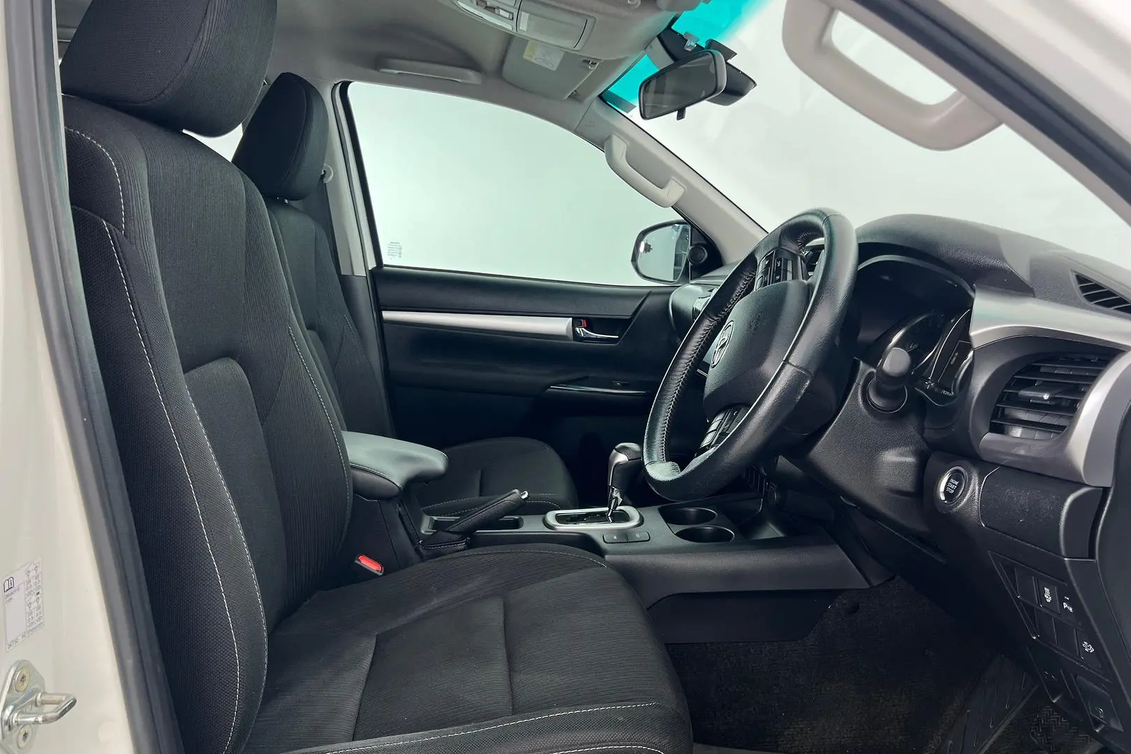 2022 Toyota Hilux Gallery Image 14