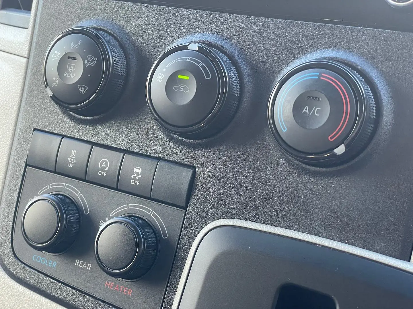 2019 Toyota Hiace Gallery Image 15