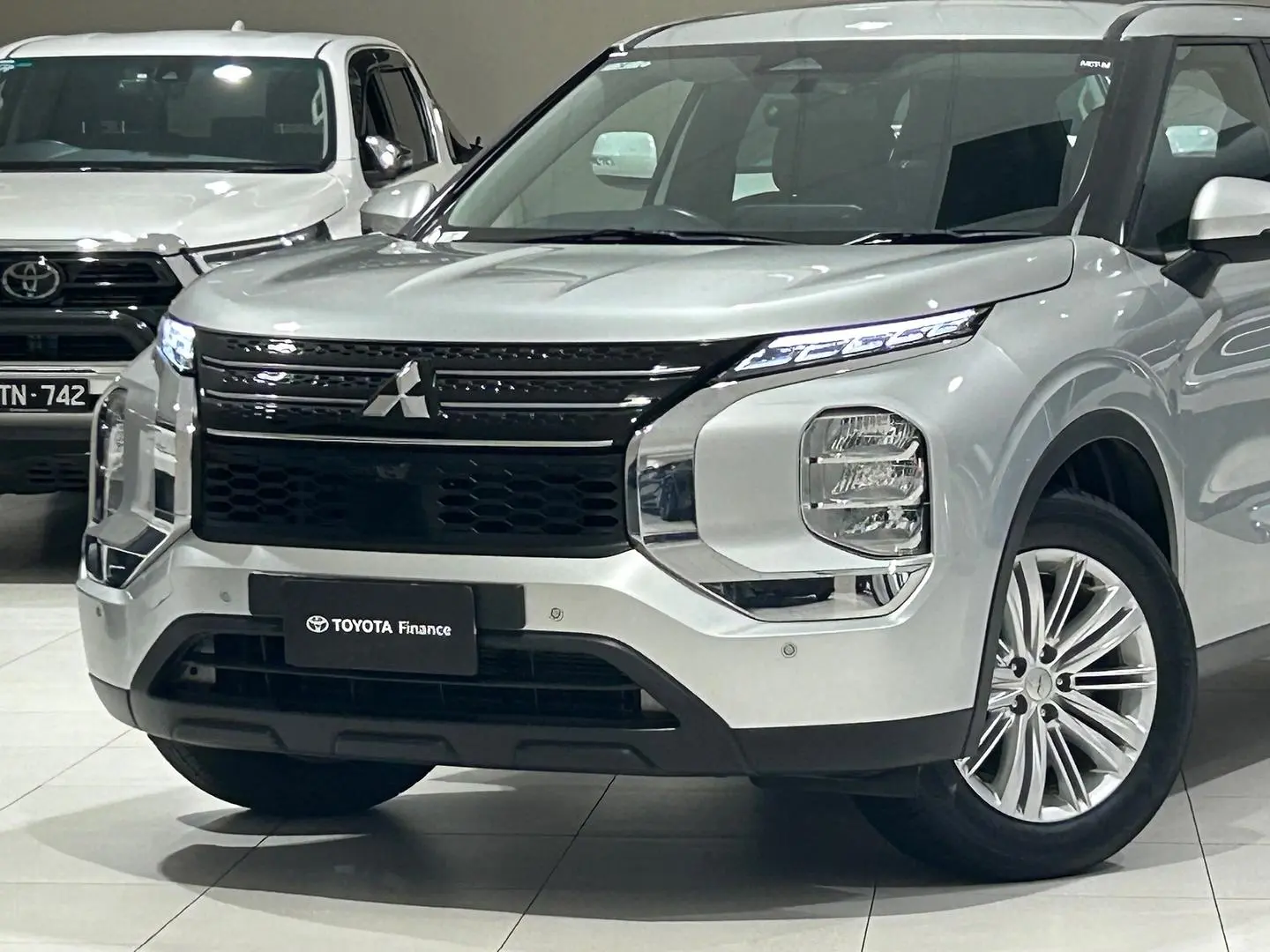 2022 Mitsubishi Outlander Gallery Image 6