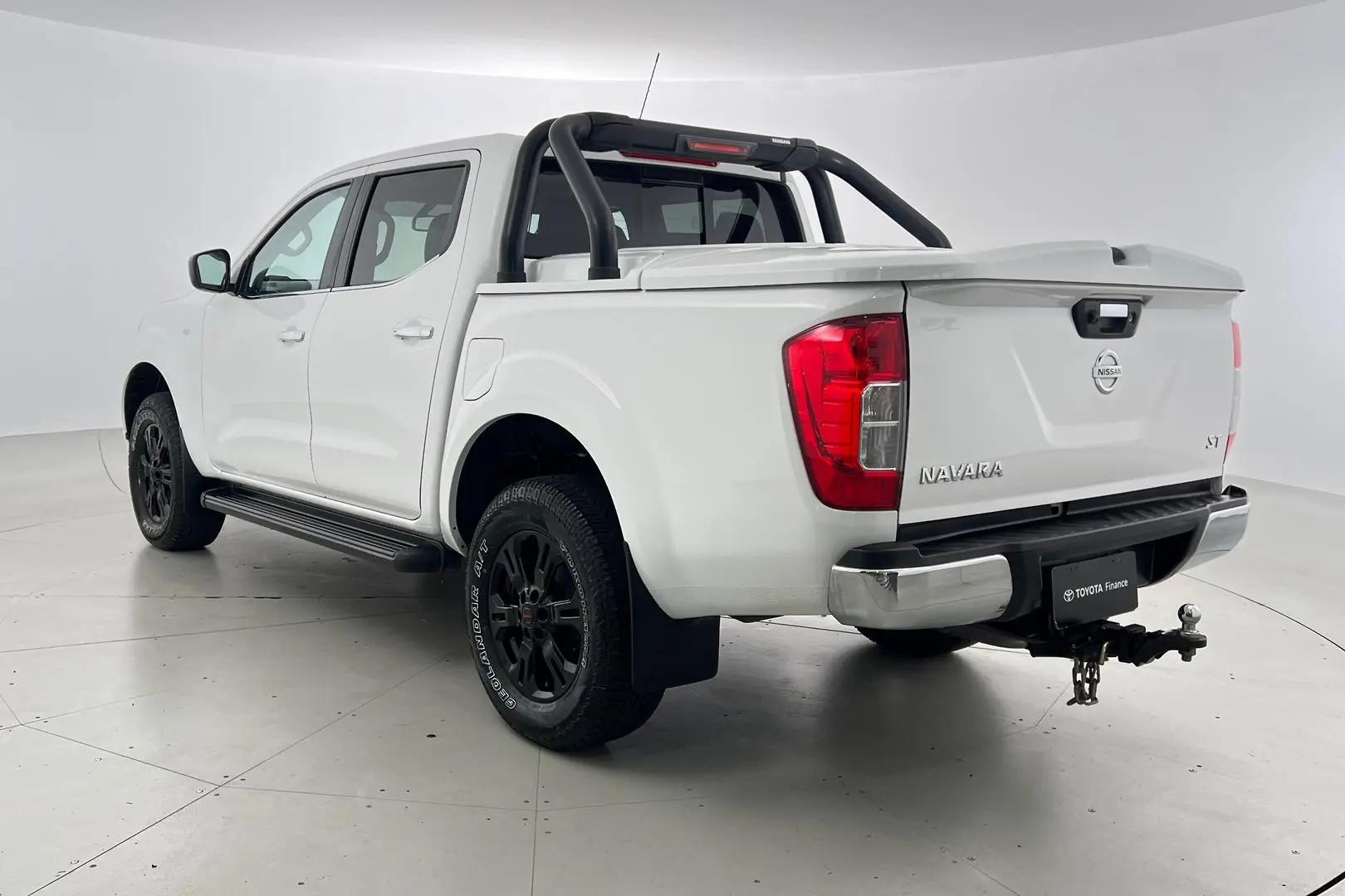 2020 Nissan Navara Gallery Image 8