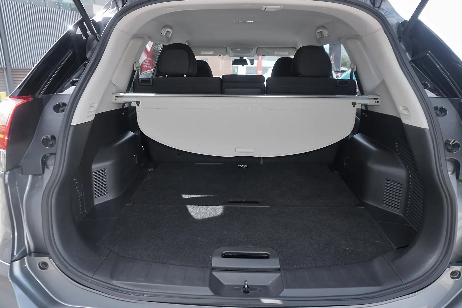 2017 Nissan X-TRAIL Gallery Image 20