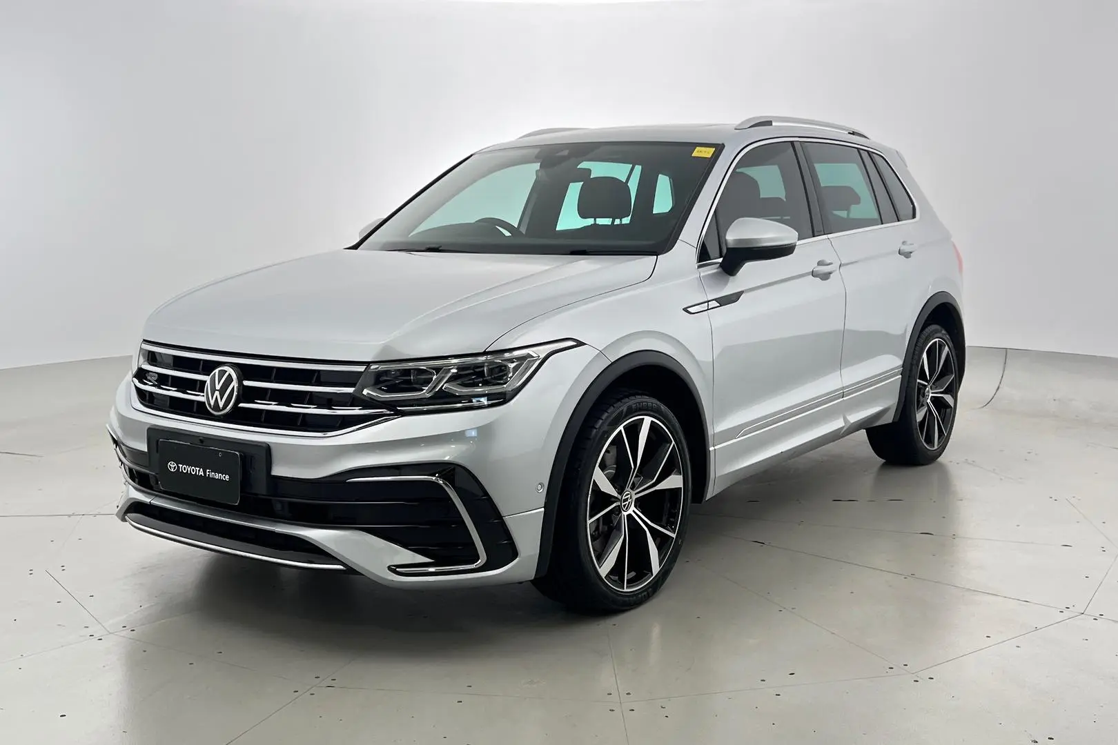2021 Volkswagen Tiguan Gallery Image 9