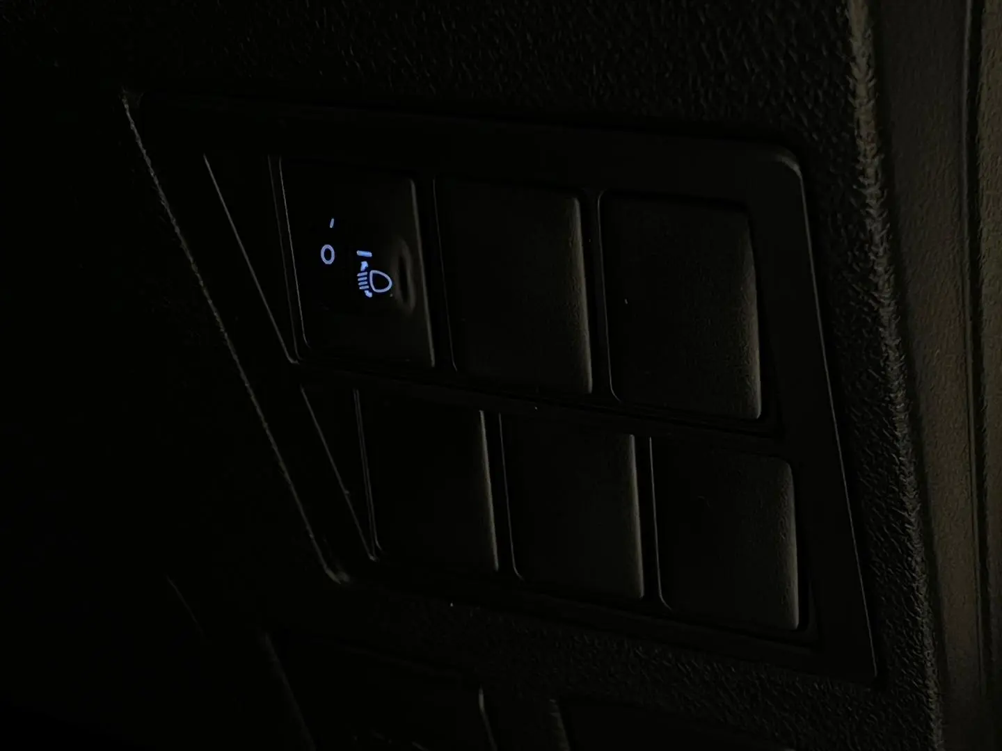 2020 Toyota Hilux Gallery Image 18