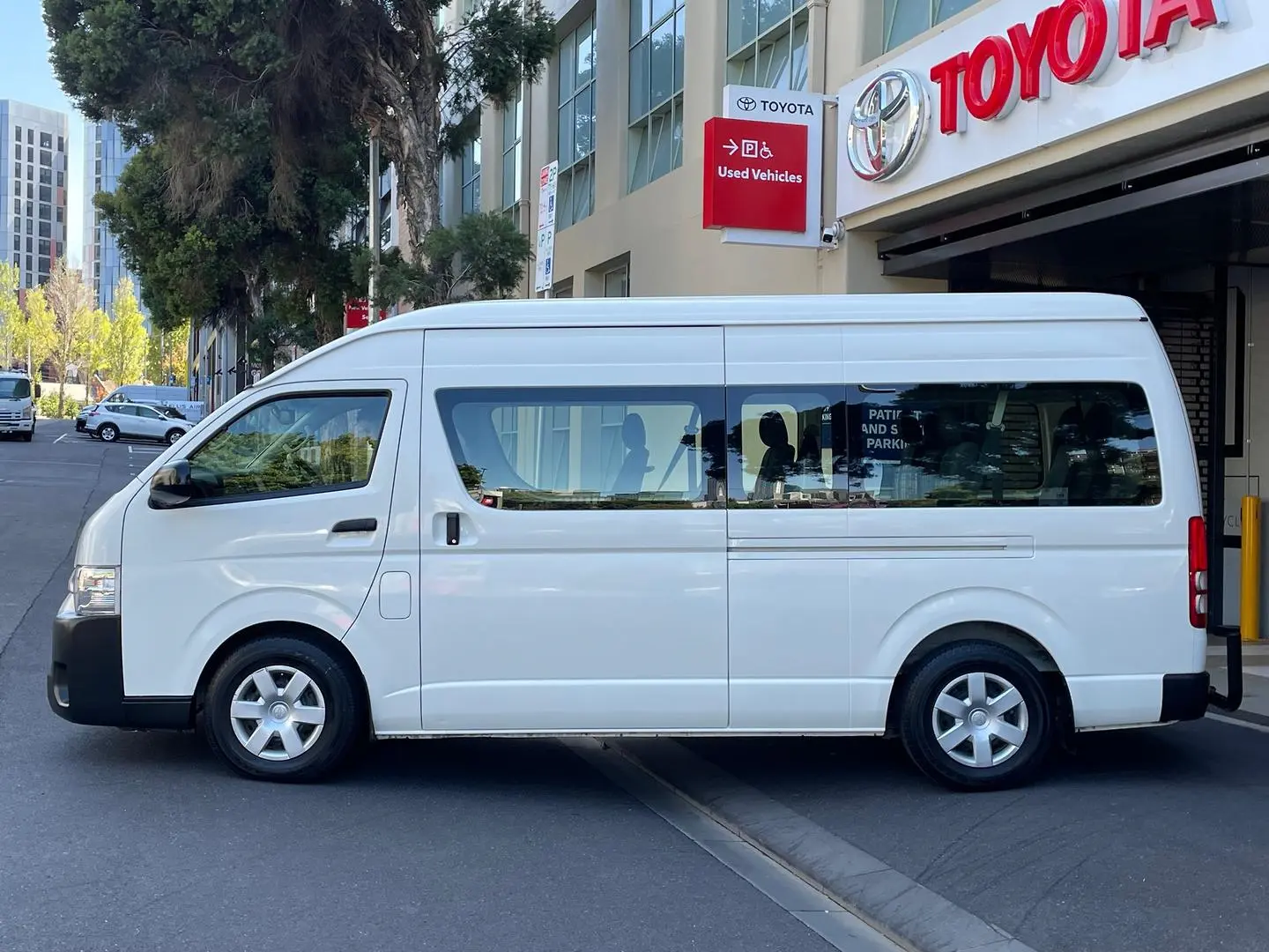 2018 Toyota Hiace Gallery Image 5