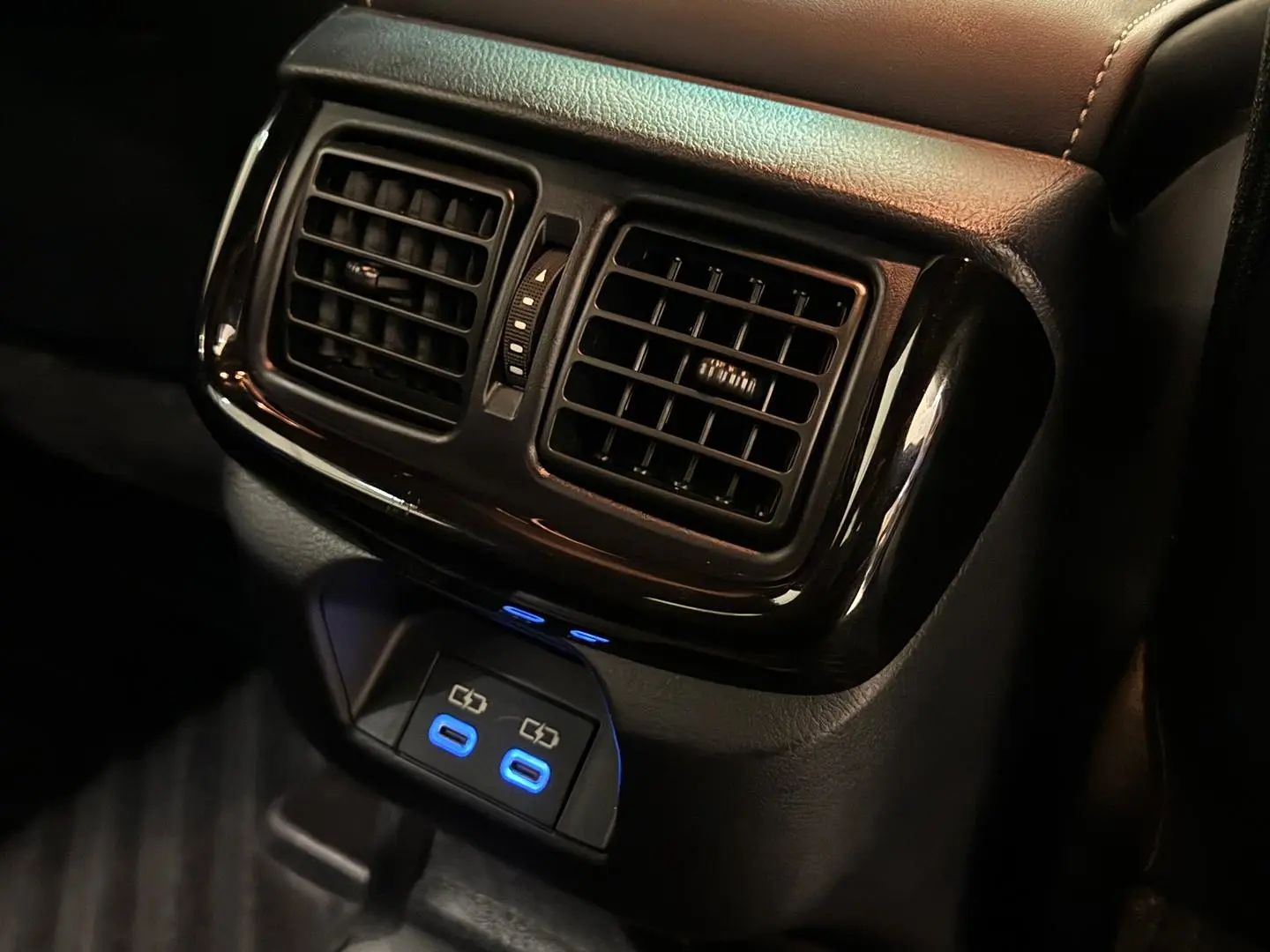 2024 Toyota Hilux Gallery Image 16