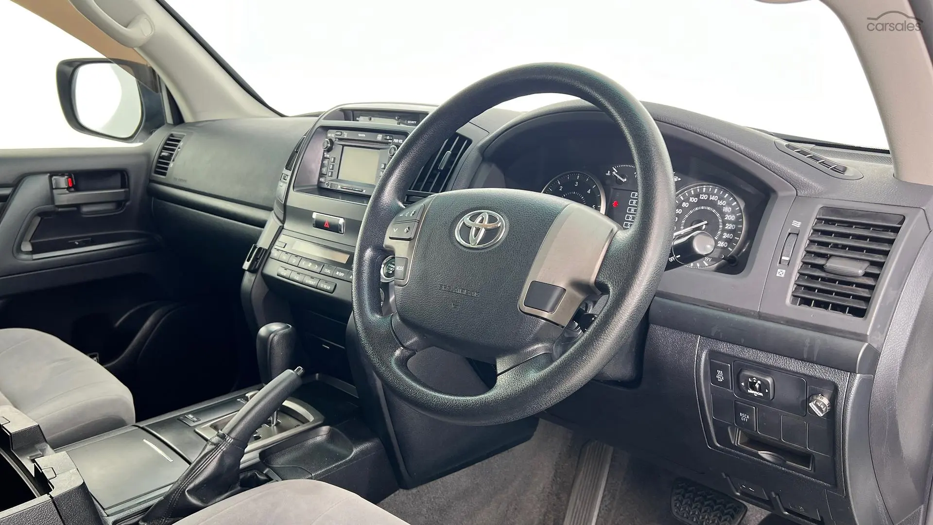 2011 Toyota Landcruiser Image 3