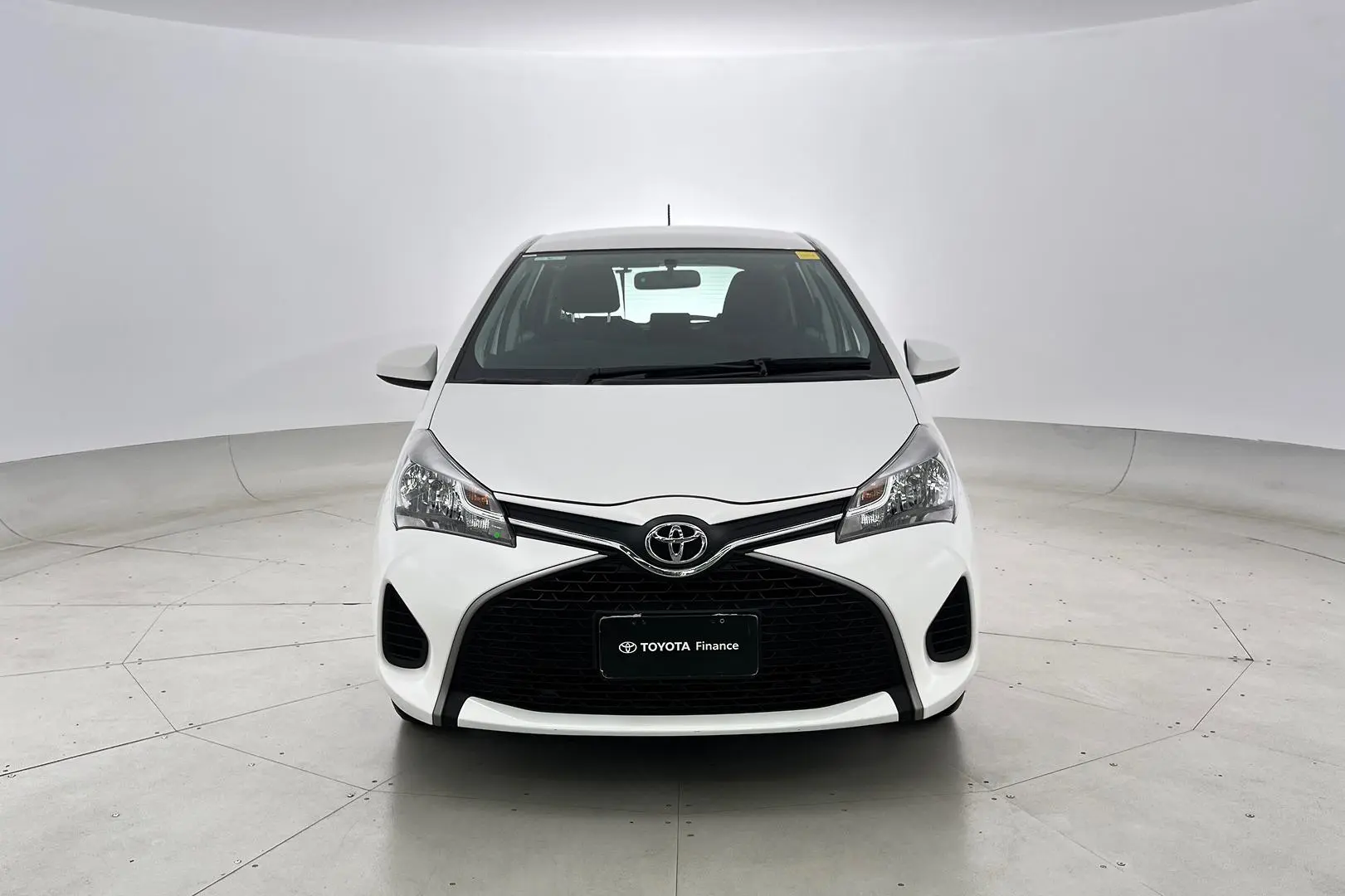 2014 Toyota Yaris Gallery Image 9