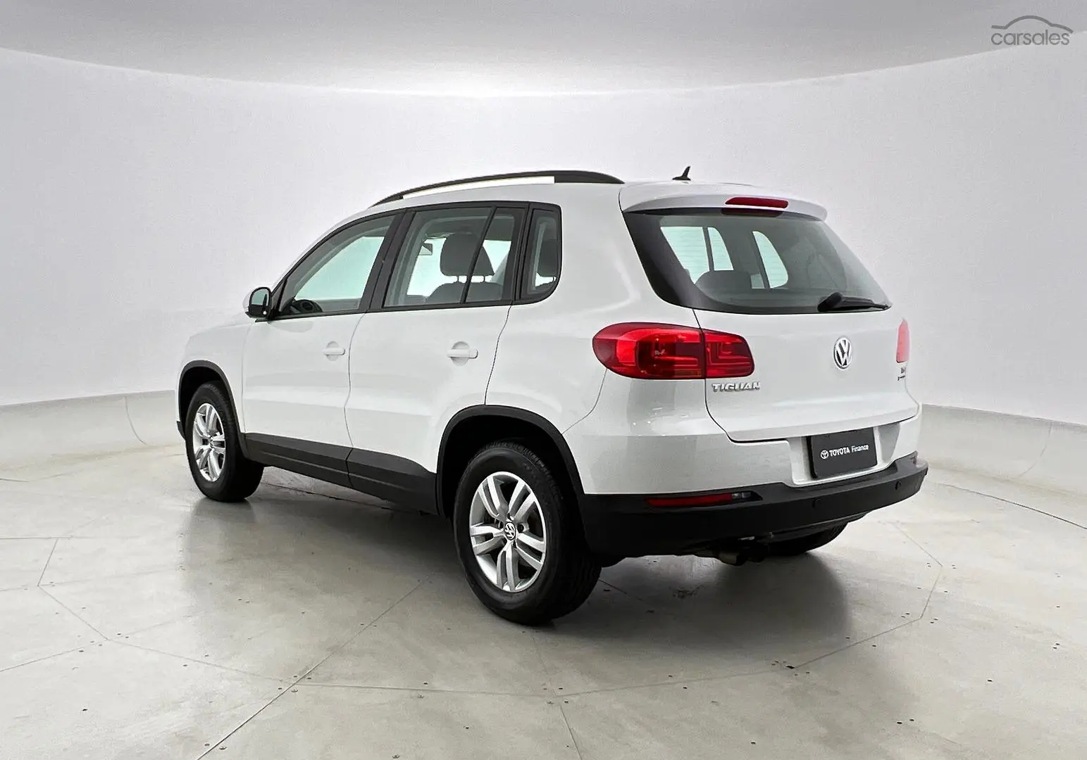 2014 Volkswagen Tiguan Image 2