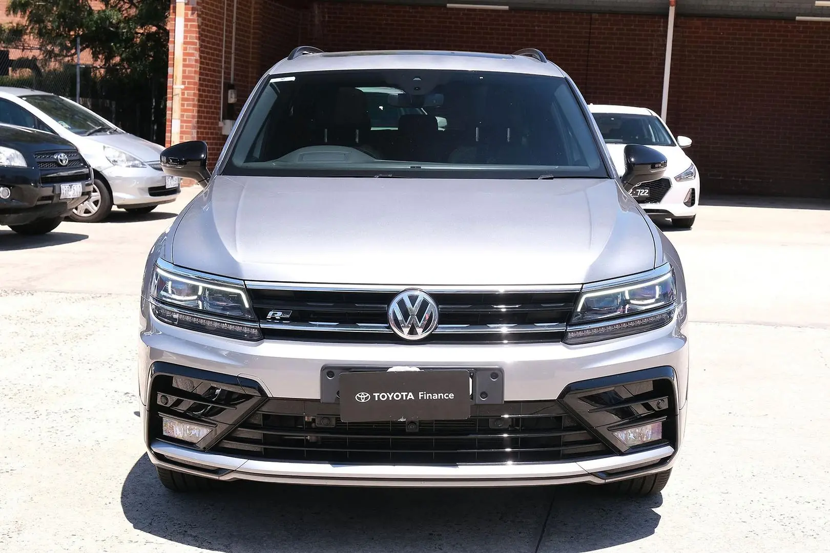 2021 Volkswagen Tiguan Gallery Image 3