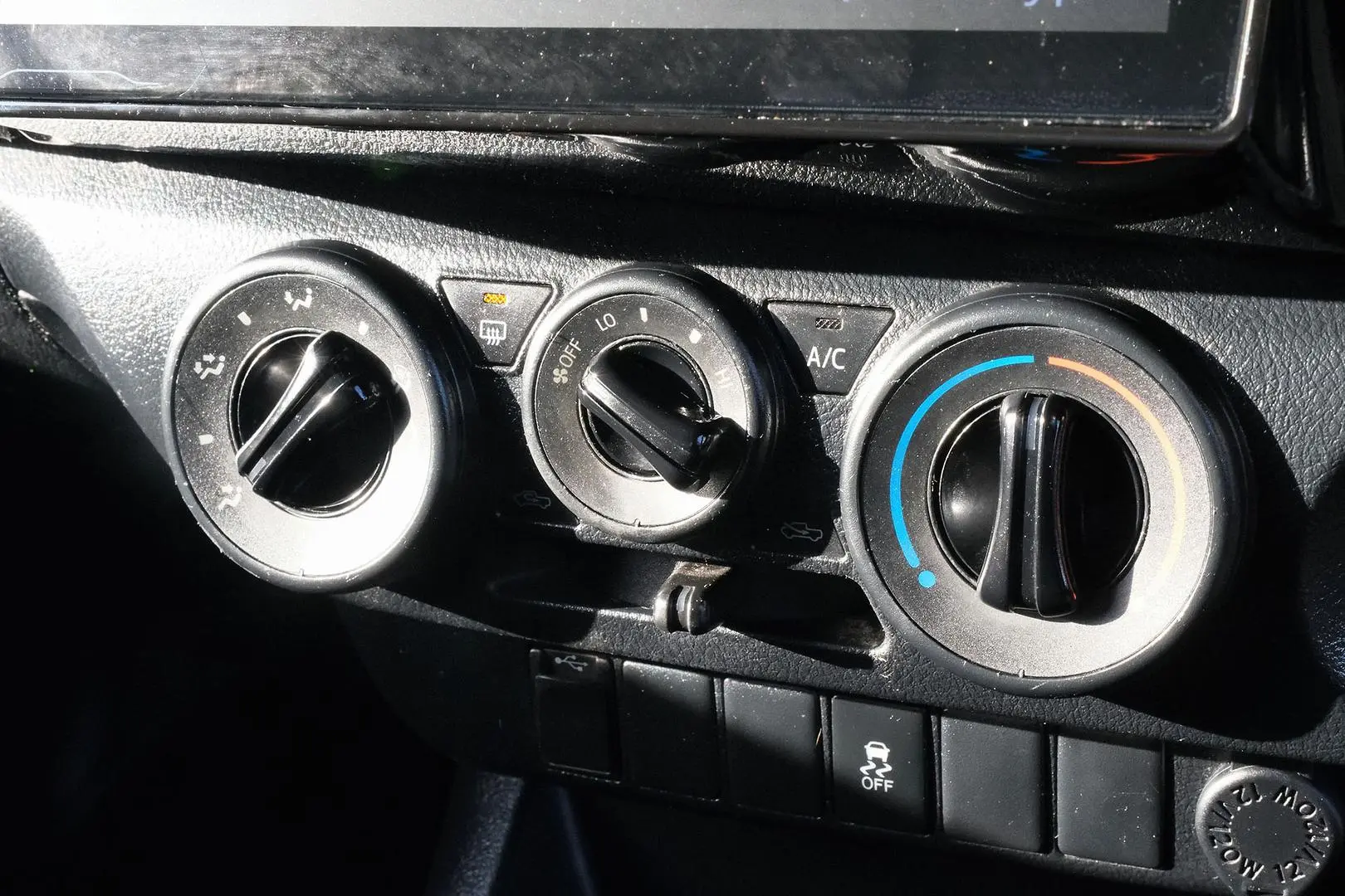 2018 Toyota Hilux Gallery Image 18