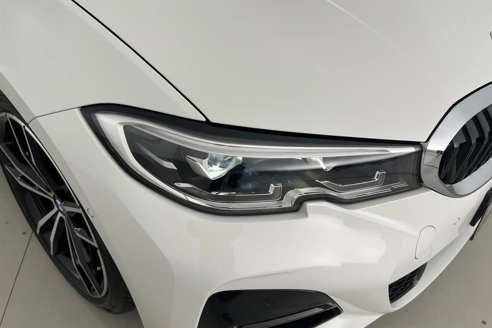2019 BMW 3 Series Gallery Image 2